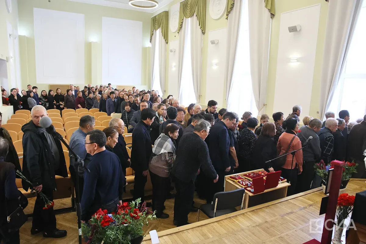 В Якутске простились с госдеятелем Матвеем Мучиным